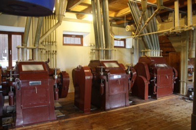 Der Mahlboden der Mühle mit den Gebr. Nenninger Walzenstühlen