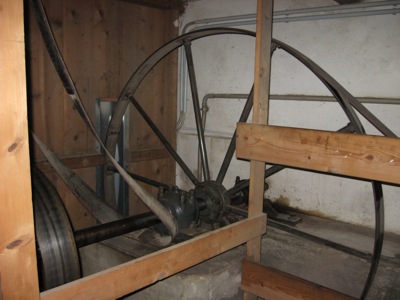 Das Flugrad am liegenden Zeug, die Hauptantriebsscheibe der Mühle